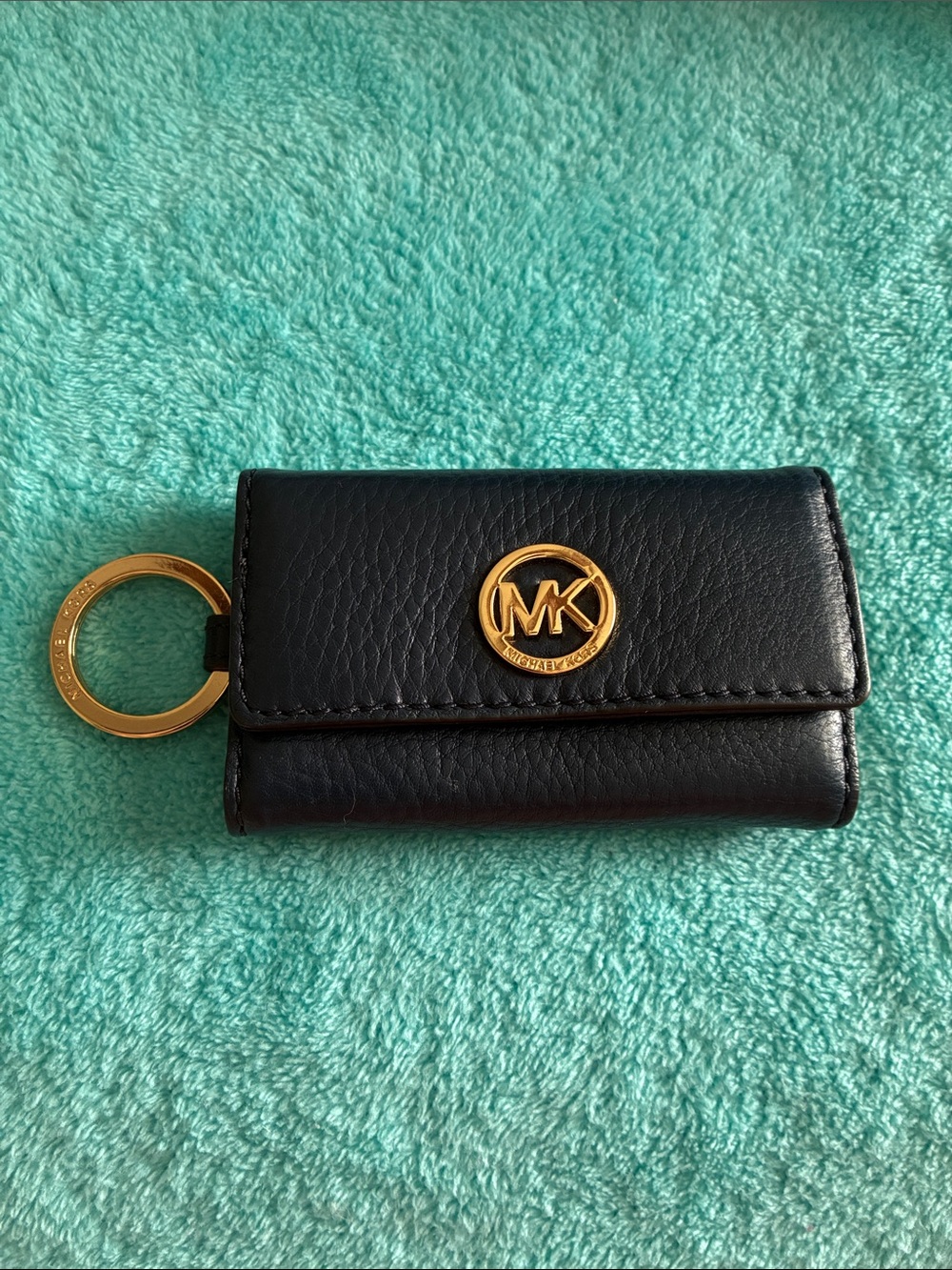 Michael Kors Navy Blue Pebbled Leather 6 Key Holder Case Gold Hardware Key Ring